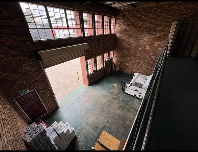 320M² WAREHOUSE TO LET IN STRIJDOMPARK